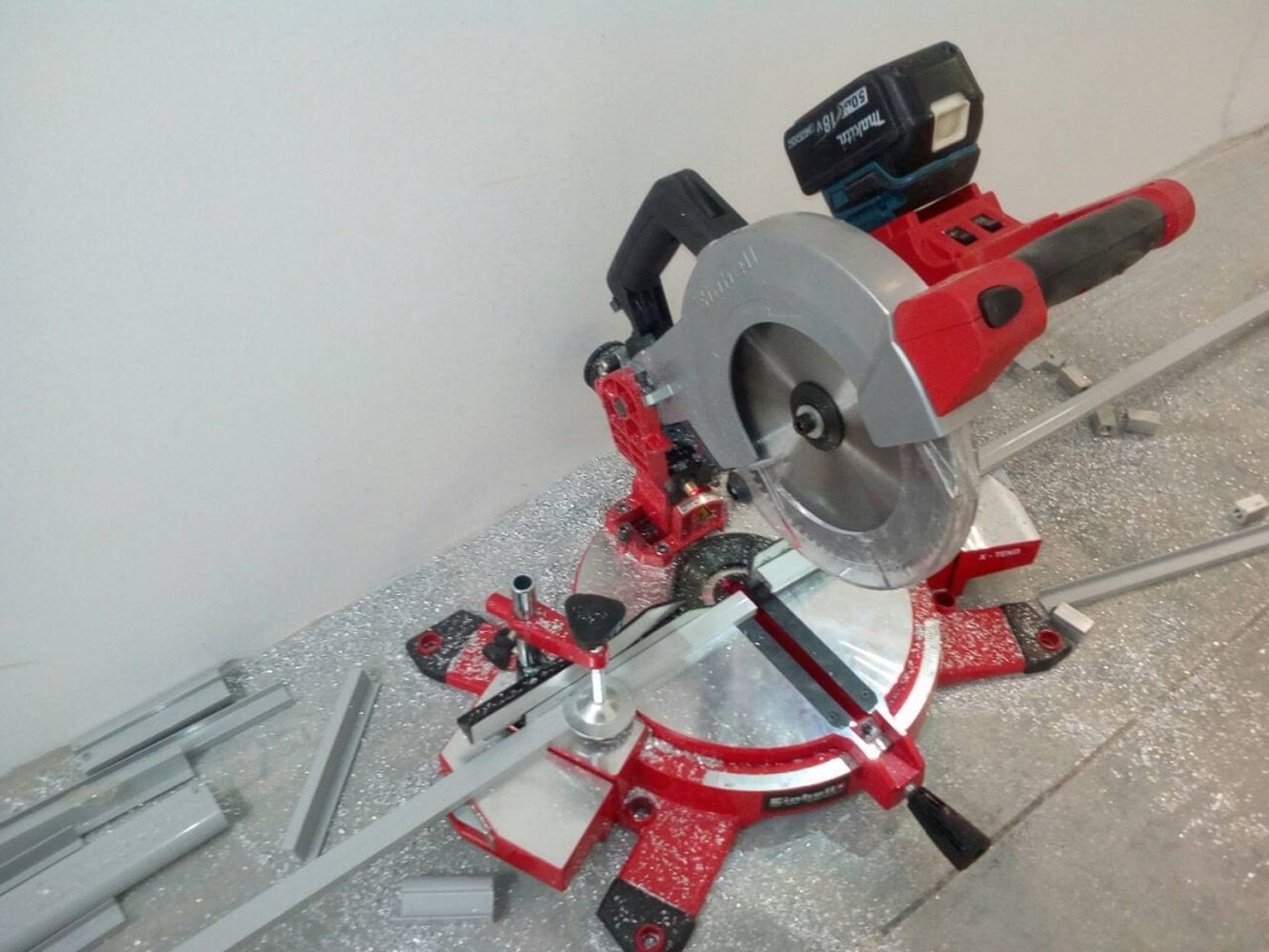 Пила торцовочная Einhell 4300890 купить,69900