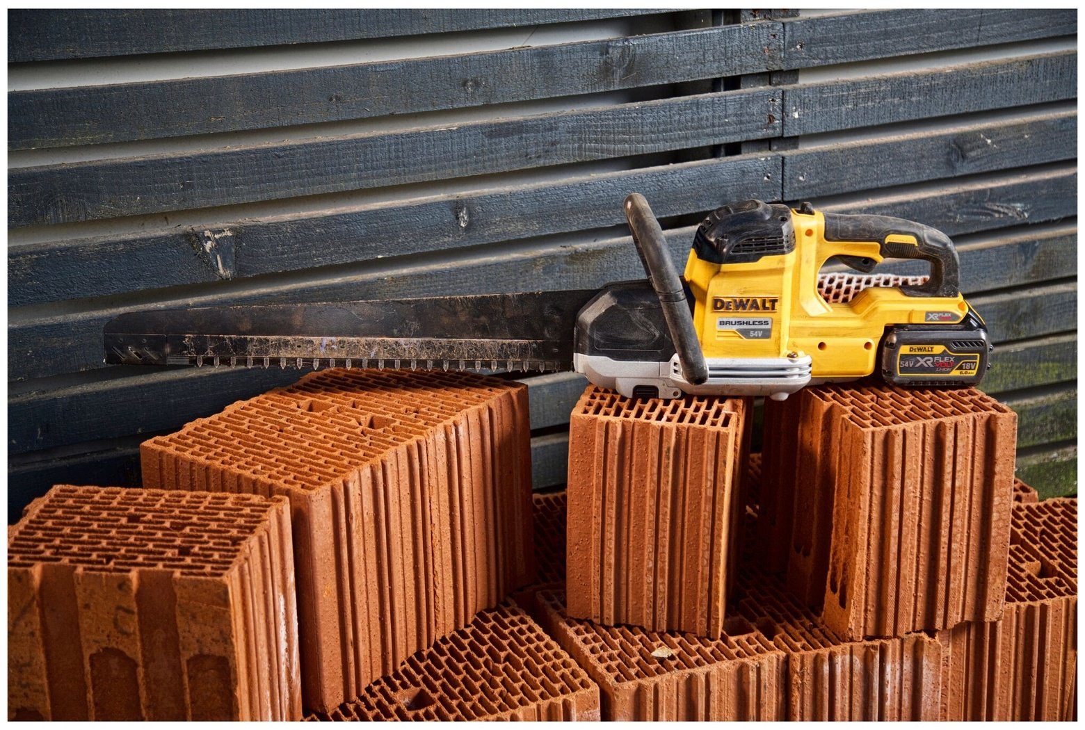 Сабельная пила DeWALT DCS397T2-QW