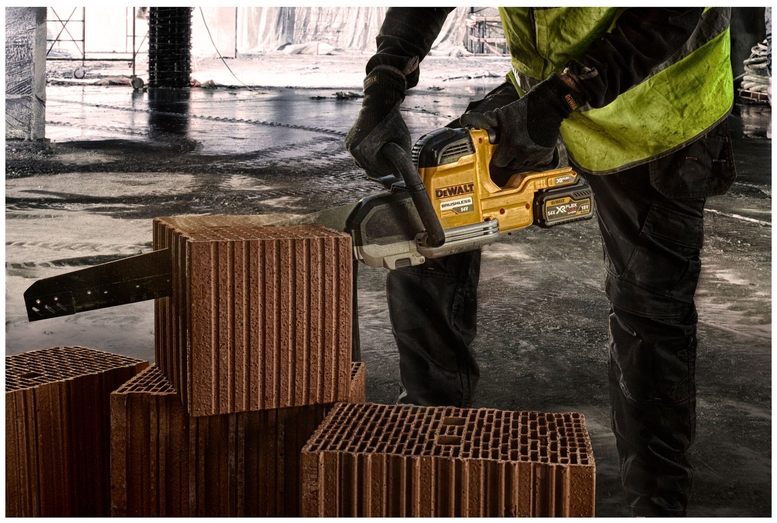 Сабельная пила DeWALT DCS397T2-QW