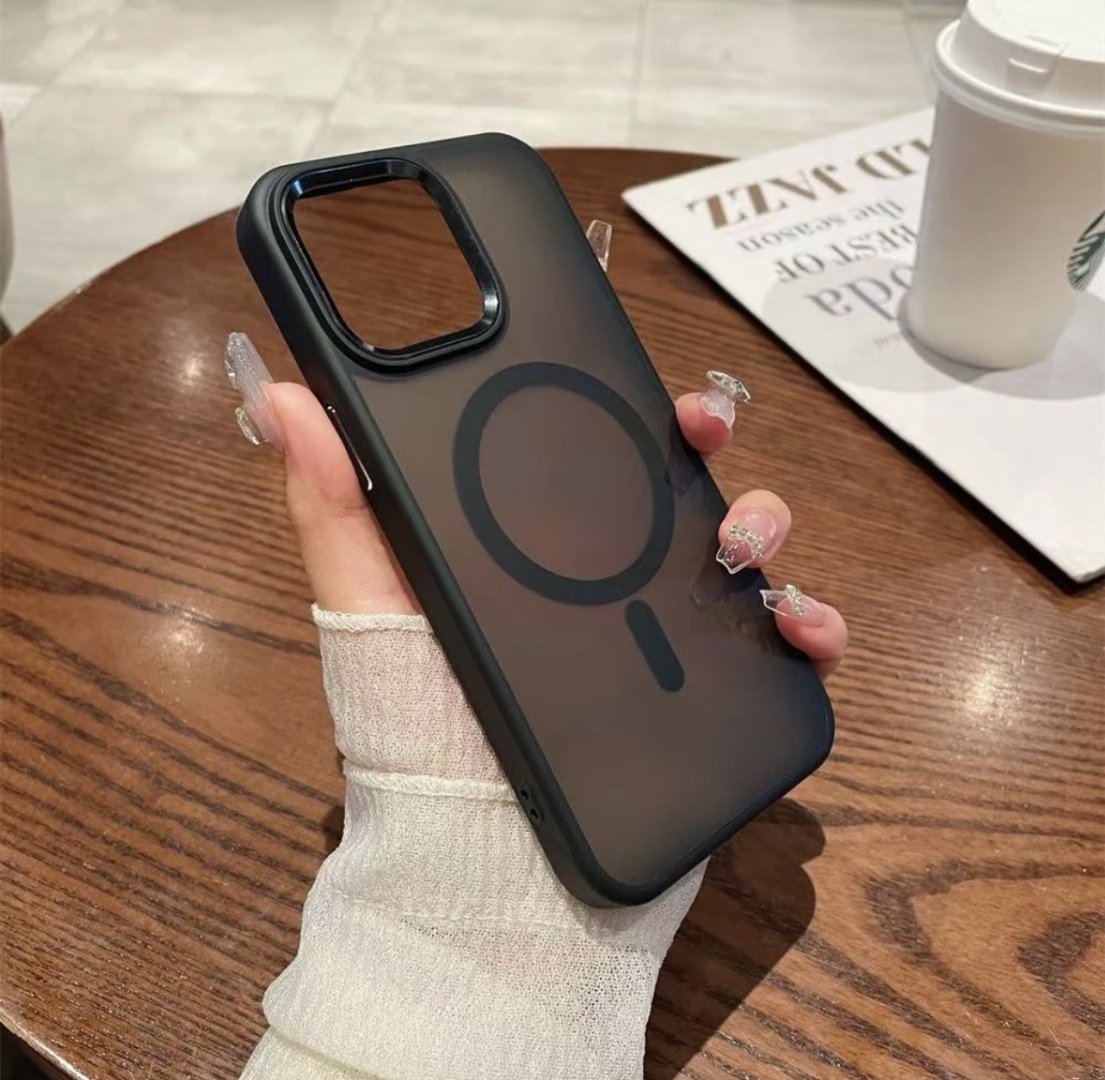 Чехол для Apple iPhone 16 Pro темно-прозрачный купить,946