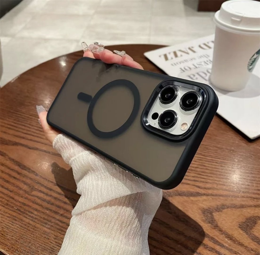 Чехол для Apple iPhone 16 Pro темно-прозрачный купить,946