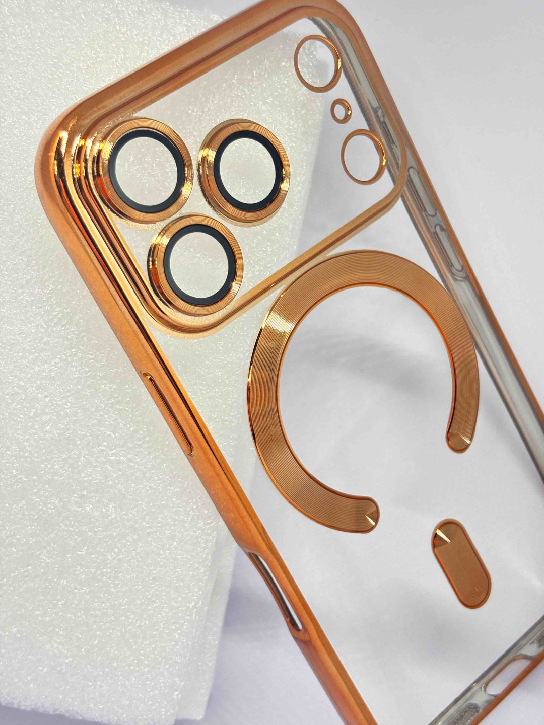 Чехол ACD для Apple iPhone 17 Pro золотистый - ForteMarket Чехол ACD для Apple iPhone 17 Pro золотистый купить,1586