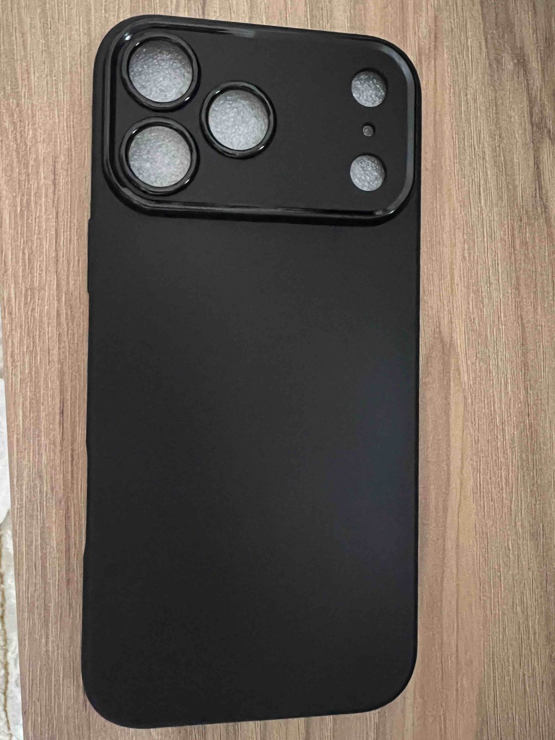 Чехол для Apple iPhone 17 Pro Max черный - ForteMarket Чехол для Apple iPhone 17 Pro Max черный купить,1570