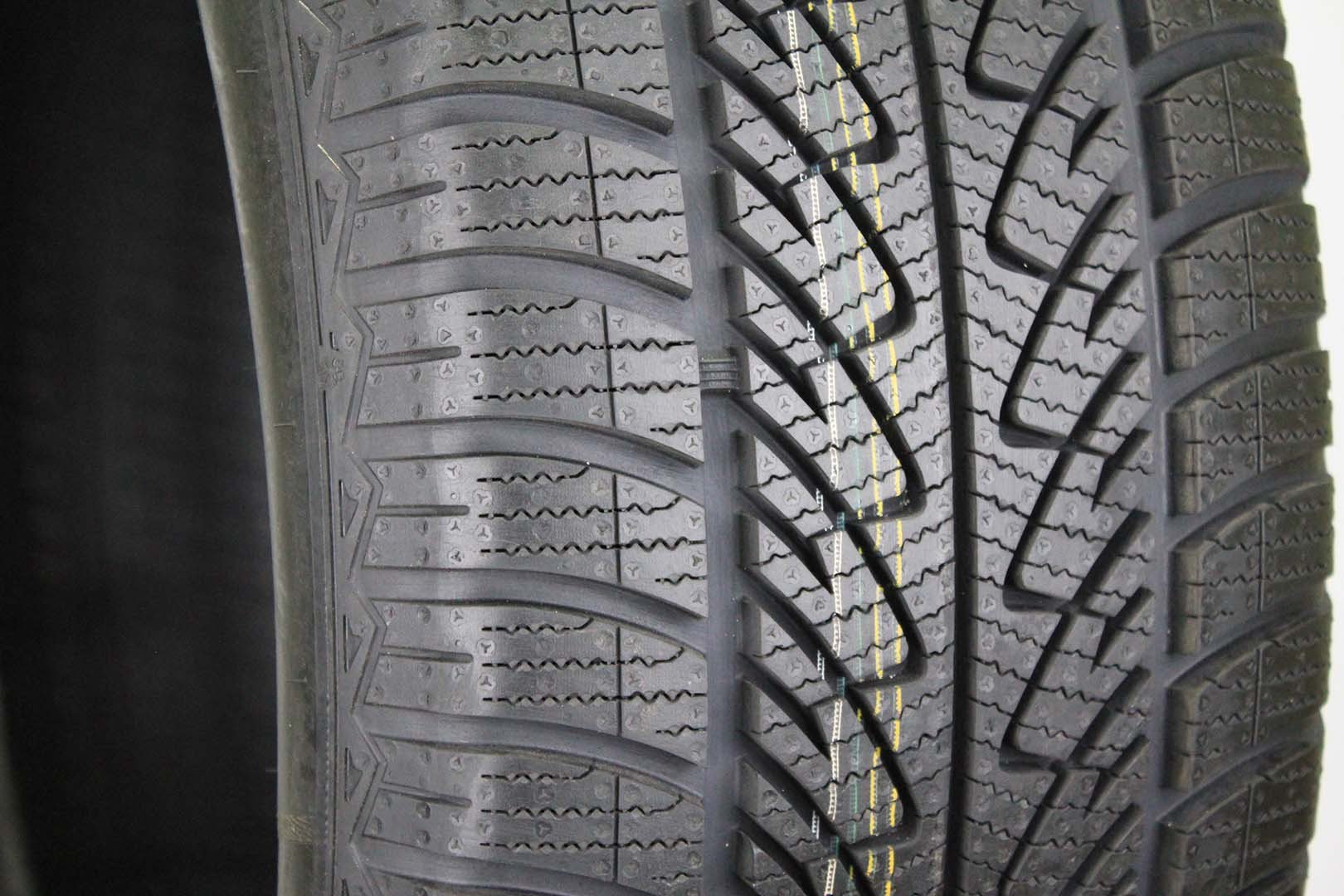 Шина Goodyear UltraGrip 8 Perfomance 255/60 R18 108H зимняя купить,NaN