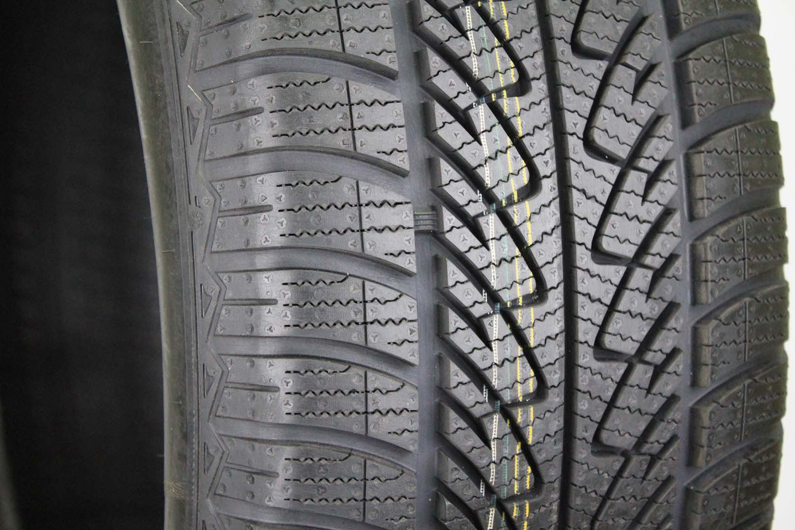Шина Goodyear UltraGrip 8 Perfomance 255/60 R18 108H зимняя купить,NaN