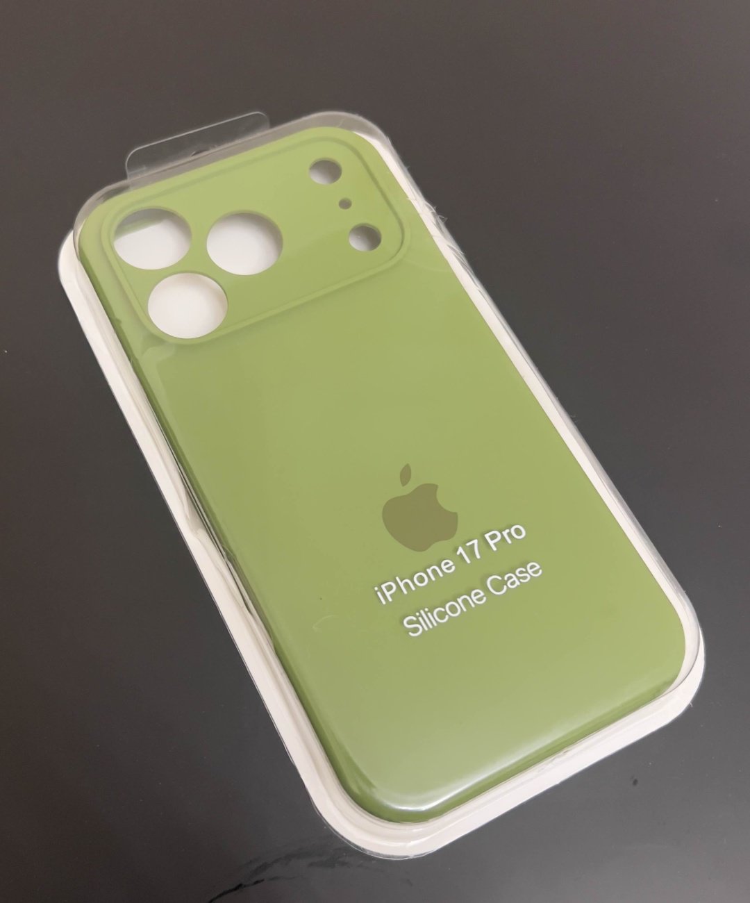 Чехол для Apple iPhone 17 Pro зеленый купить,1570