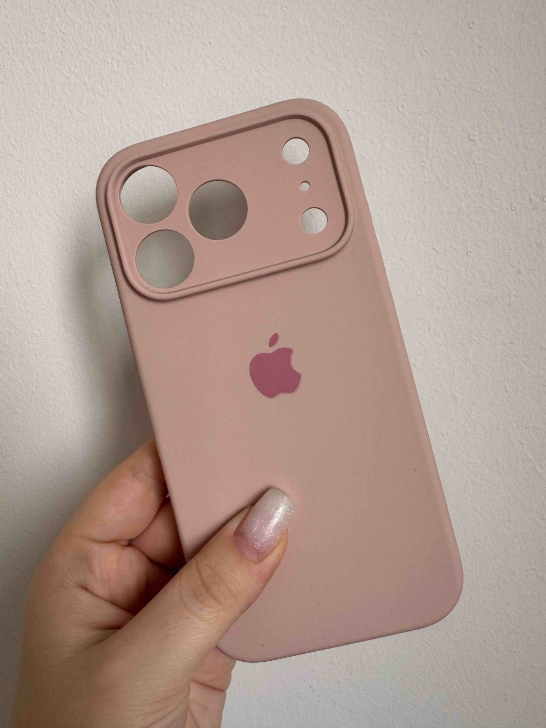 Чехол для Apple iPhone 17 Pro розовый купить,700