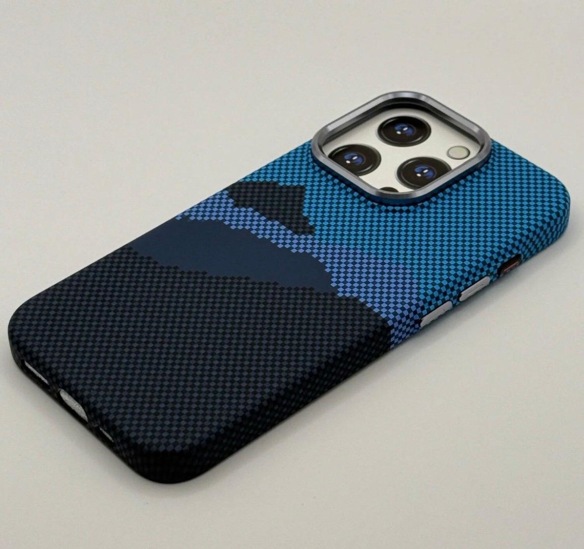 Чехол для Apple iPhone 16 Pro синий купить,4500
