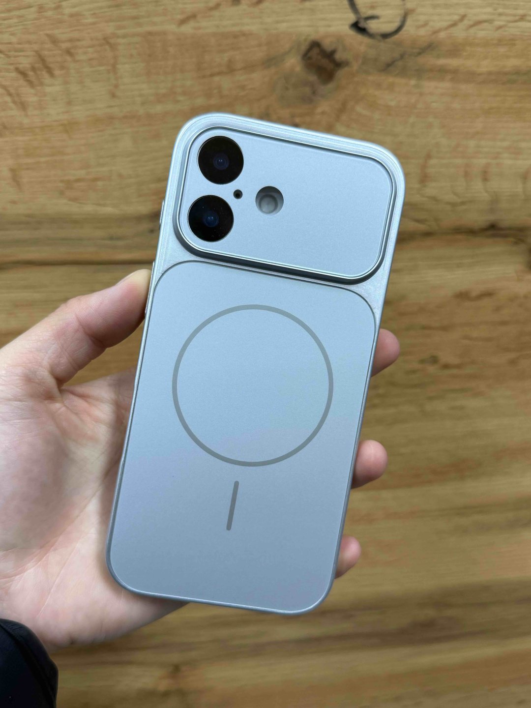 Чехол NOMADS CASE для Apple iPhone 16 серебряный купить,1338