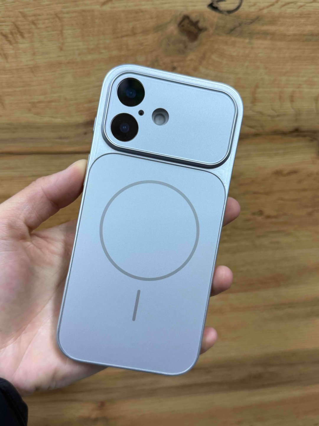 Чехол NOMADS CASE для Apple iPhone 16 серебряный купить,1338