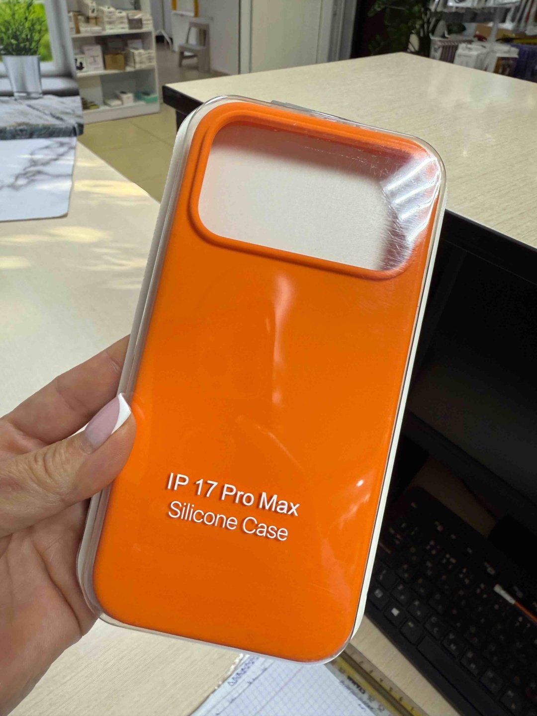 Чехол для Apple iPhone 17 Pro Max оранжевый купить,913