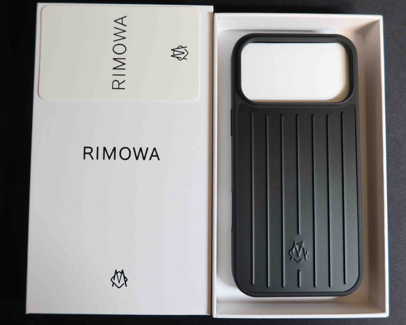Чехол Rimowa для Apple iPhone 17 Pro Max черный - ForteMarket Чехол Rimowa для Apple iPhone 17 Pro Max черный купить,8954