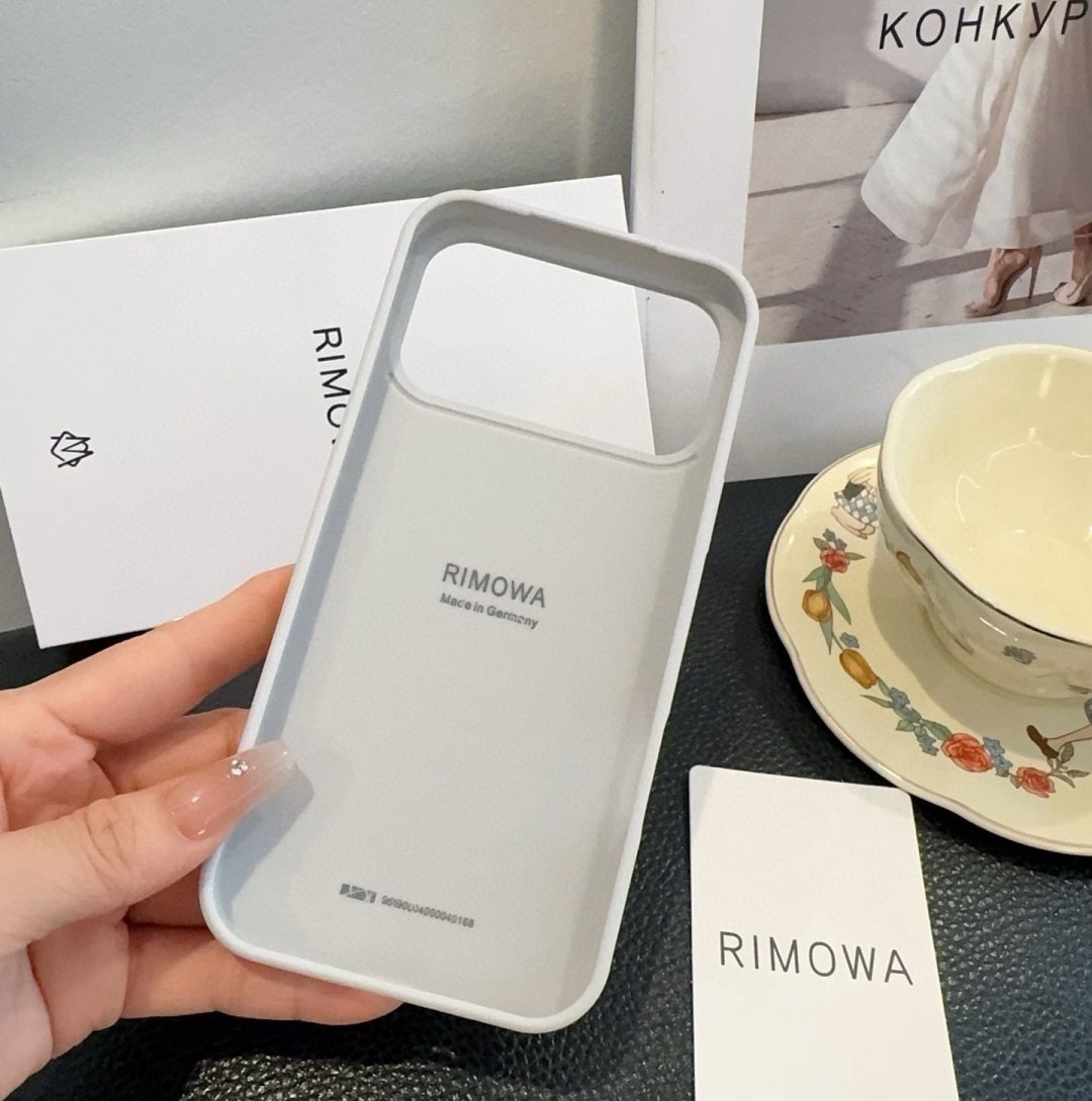 Чехол Rimowa для Apple iPhone 17 Pro серебристый - ForteMarket Чехол Rimowa для Apple iPhone 17 Pro серебристый купить,7990