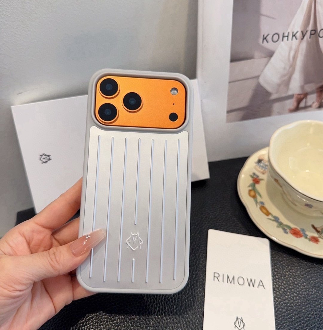 Чехол Rimowa для Apple iPhone 17 Pro серебристый - ForteMarket Чехол Rimowa для Apple iPhone 17 Pro серебристый купить,7990
