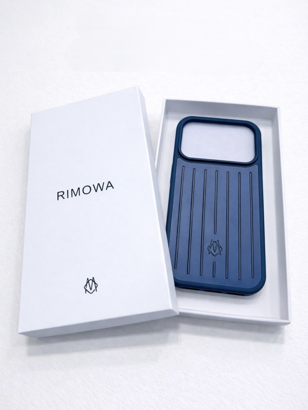 Чехол Rimowa для Apple iPhone 17 Pro синий купить,7990