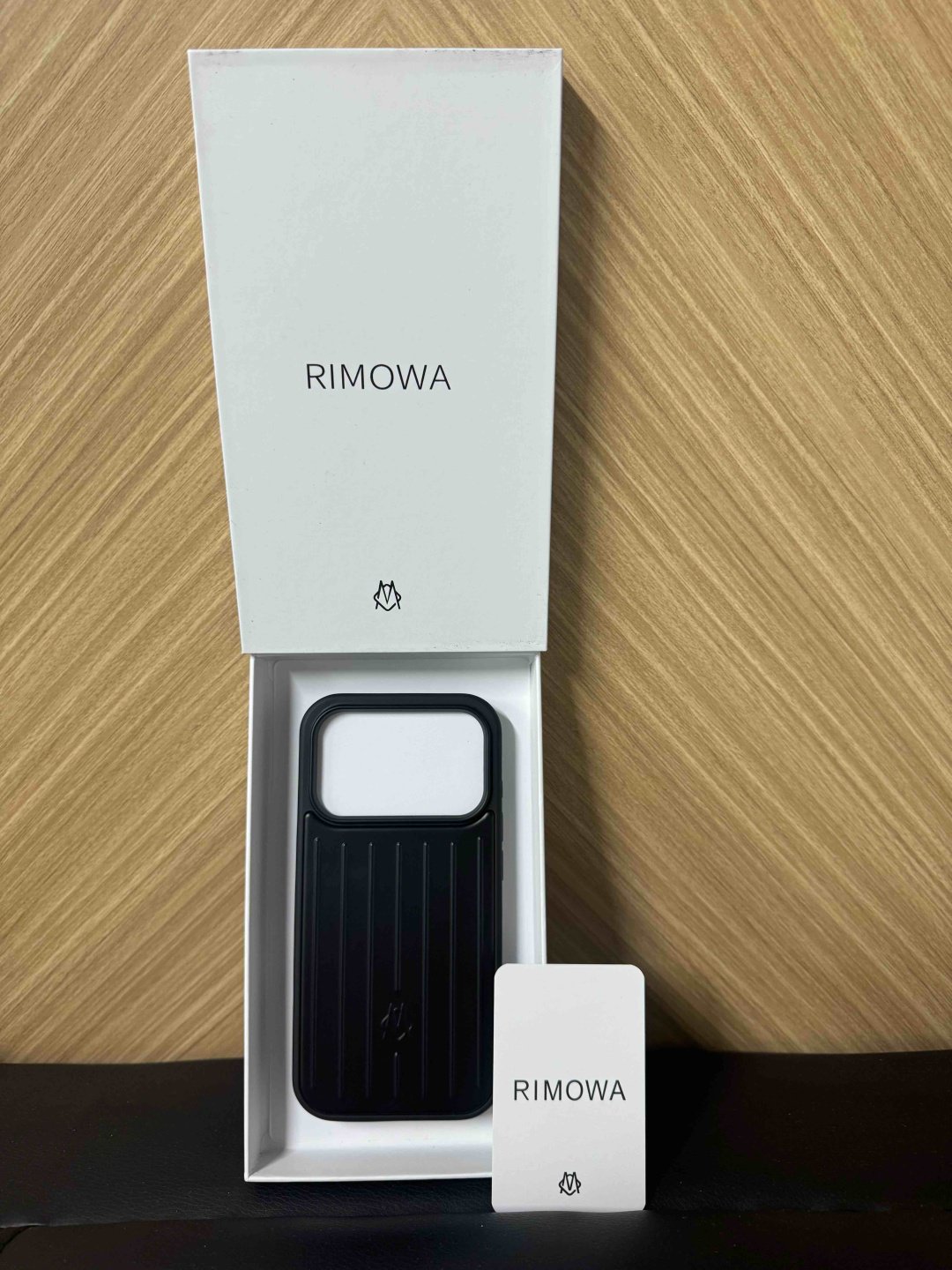Чехол Rimowa для Apple iPhone 17 Pro Max, iPhone 17 Pro черный - ForteMarket Чехол Rimowa для Apple iPhone 17 Pro Max, iPhone 17 Pro черный купить,11968