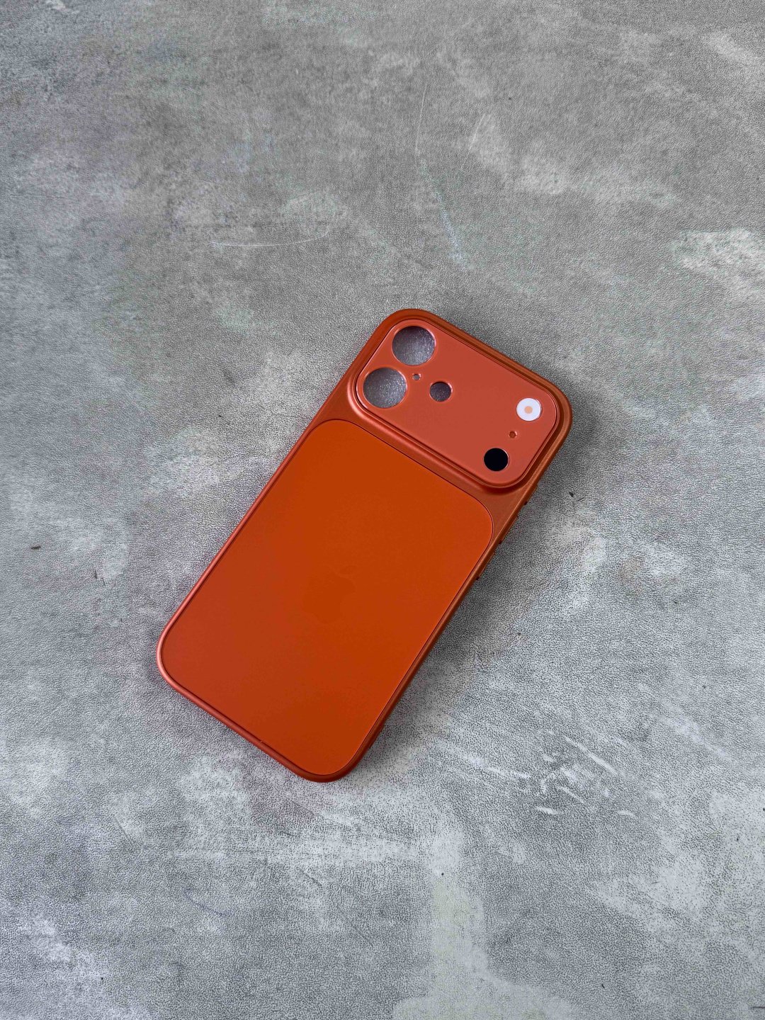 Чехол для Apple iPhone 16 оранжевый купить,1500