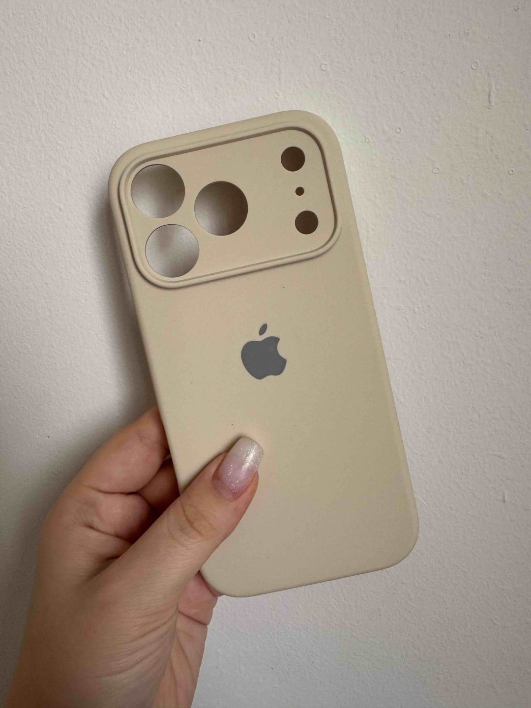 Чехол для Apple iPhone 17 Pro бежевый купить,867