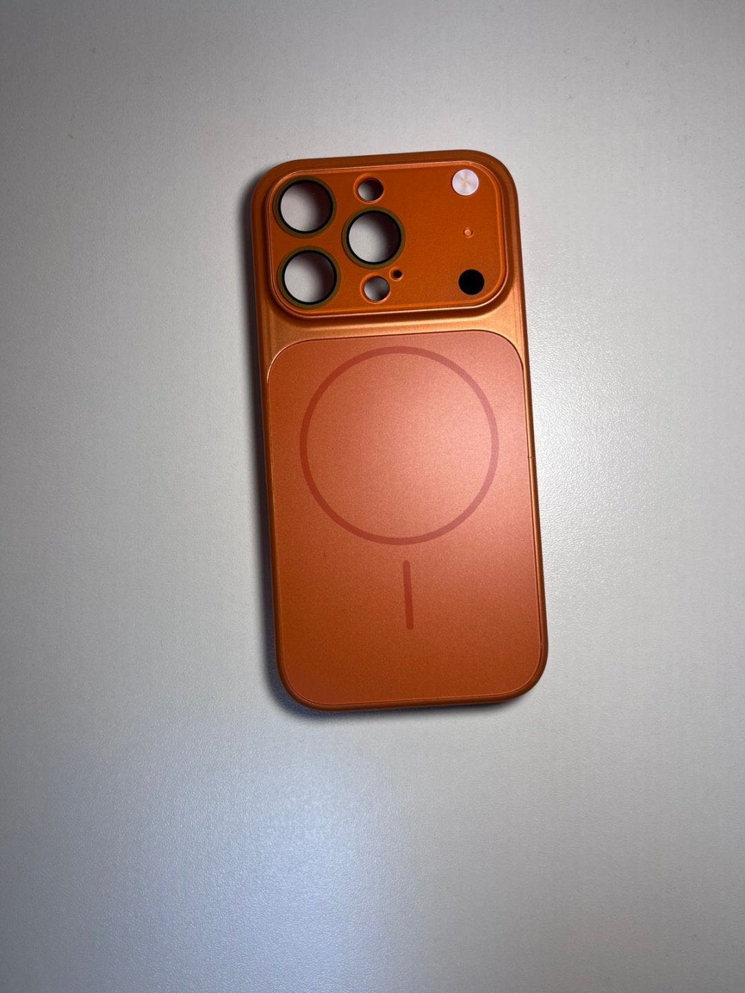 Чехол для Apple iPhone 13, iPhone 14, iPhone 15, iPhone 16 оранжевый купить,1500