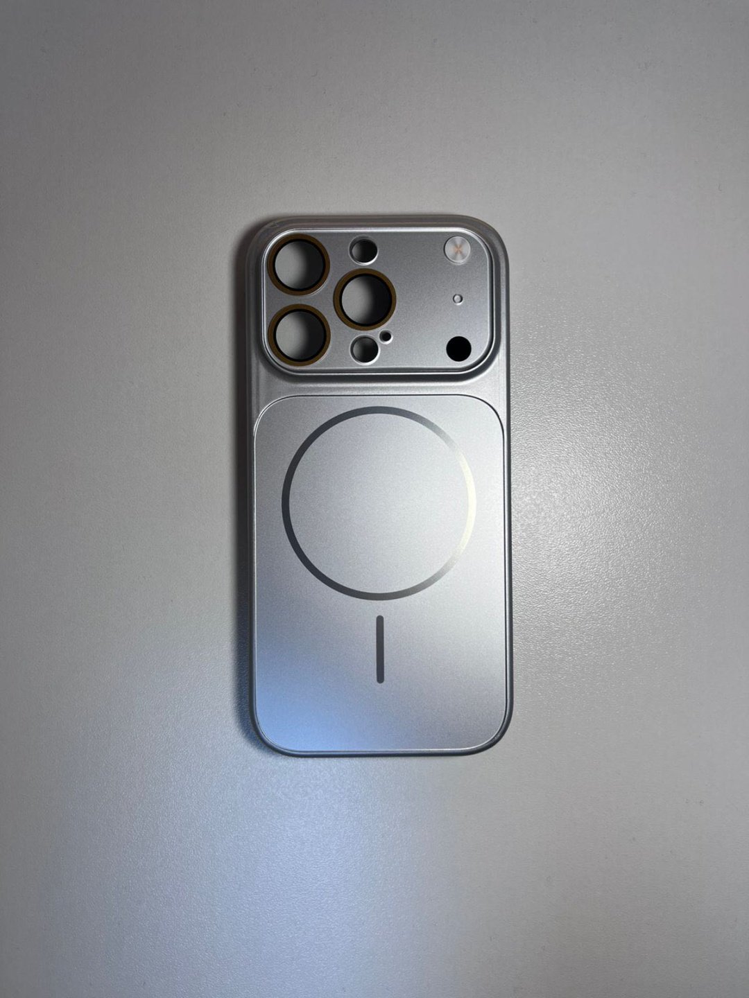 Чехол для Apple iPhone 13, iPhone 14, iPhone 15, iPhone 16 серебряный купить,1500