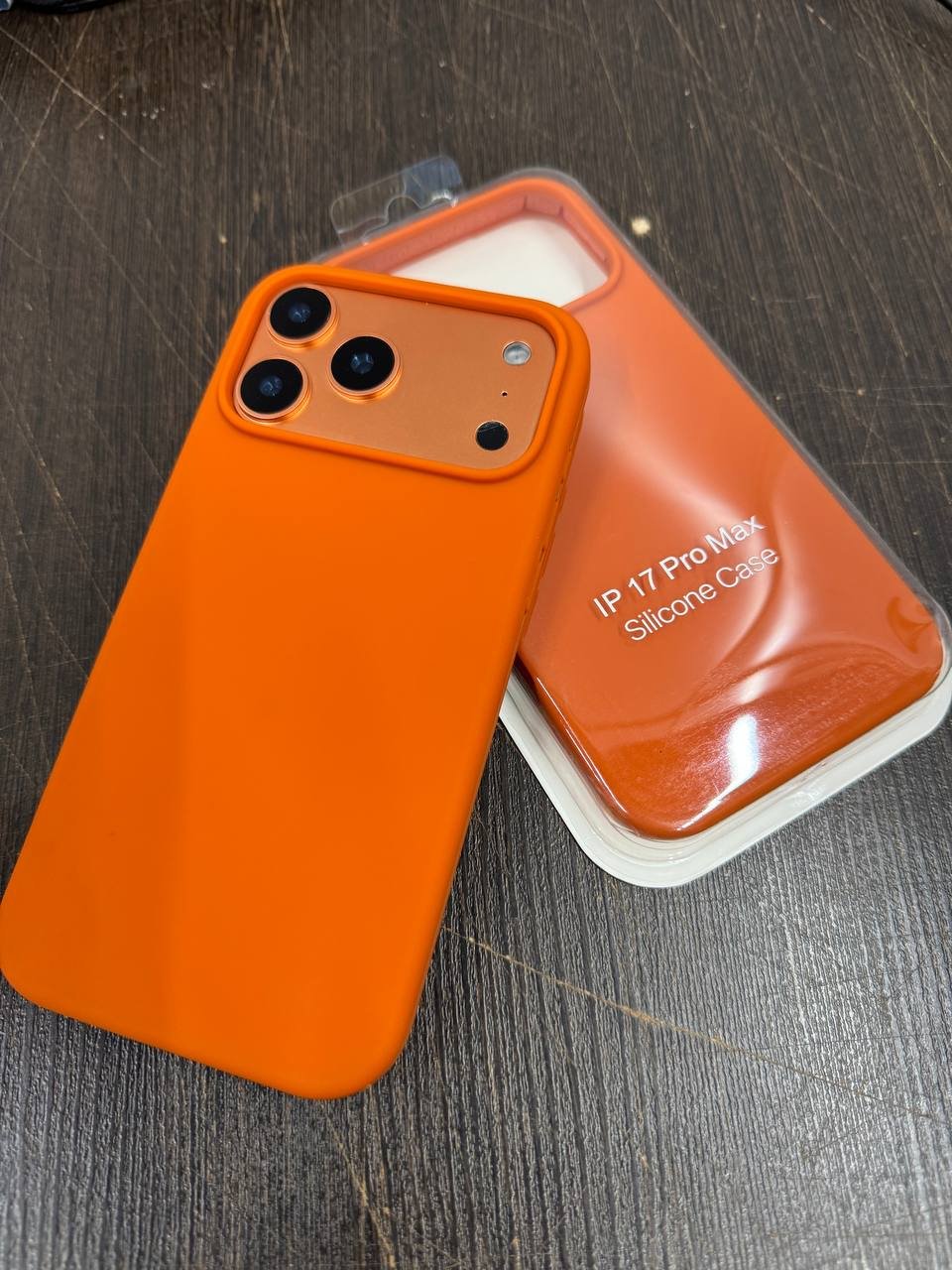Чехол для Apple iPhone 17 Pro Max оранжевый купить,752