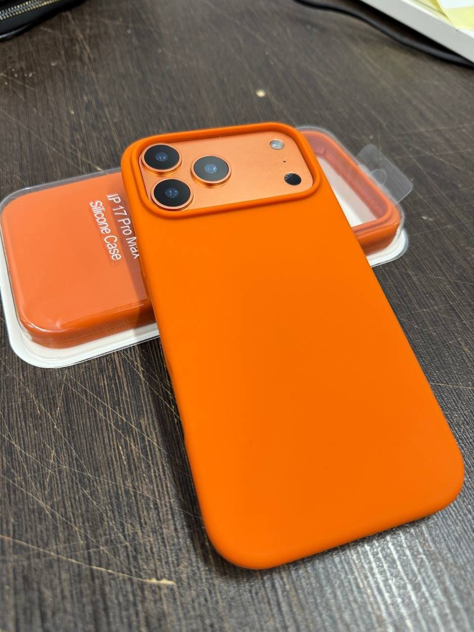Чехол для Apple iPhone 17 Pro Max оранжевый купить,752