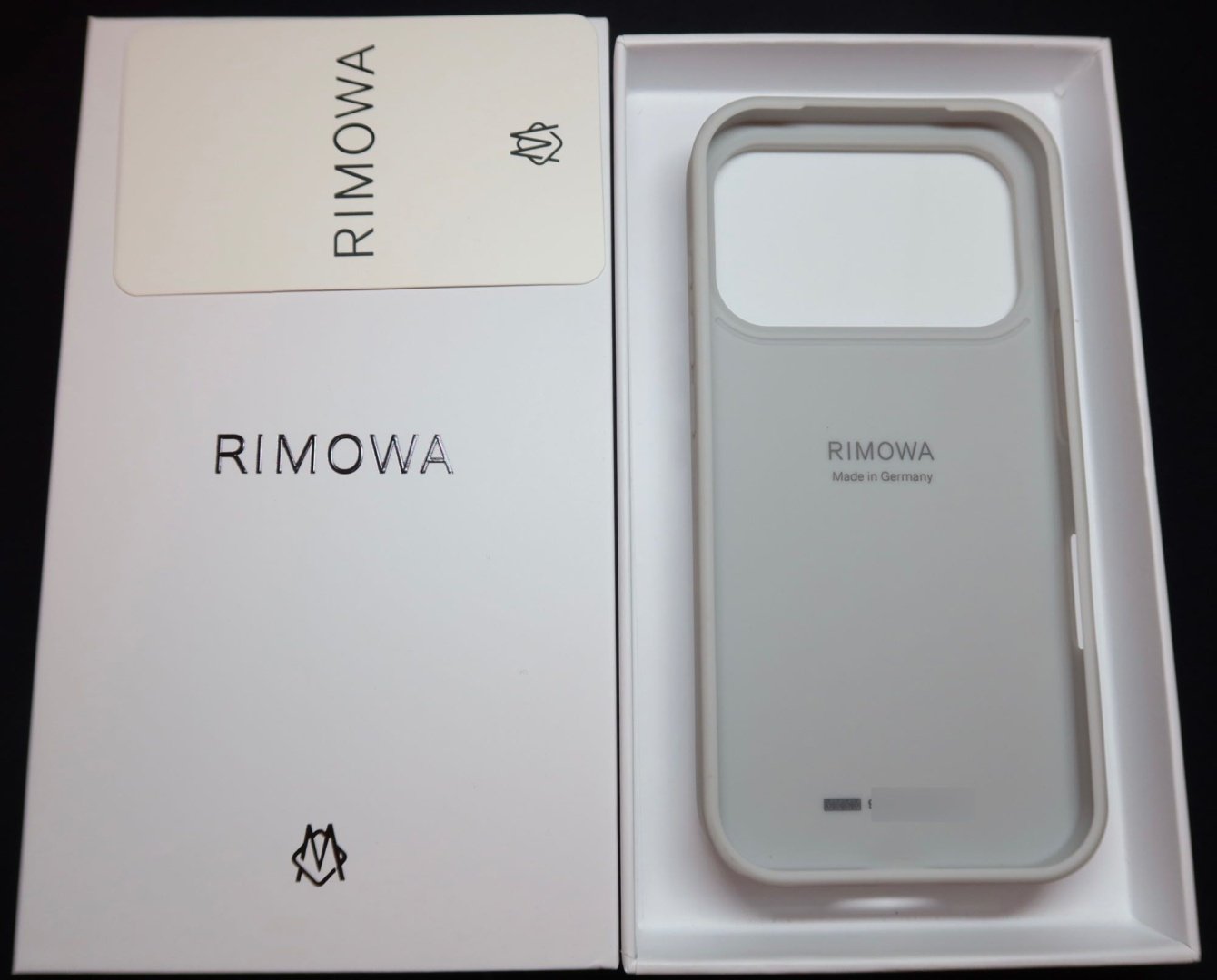 Чехол Rimowa для Apple iPhone 17 Pro Max серебристый купить,7990