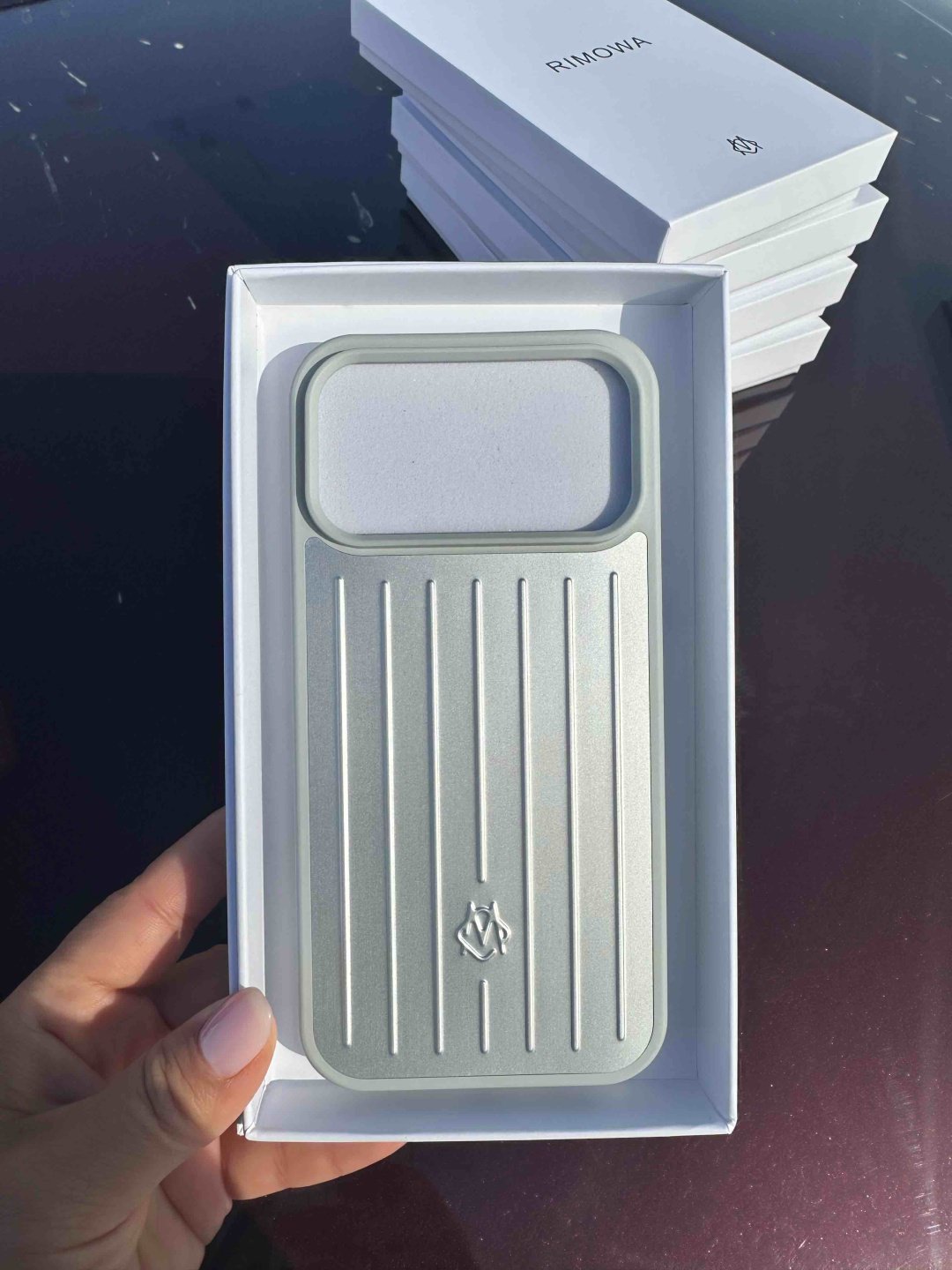Чехол Rimowa для Apple iPhone 17 Pro серебристый купить,12000