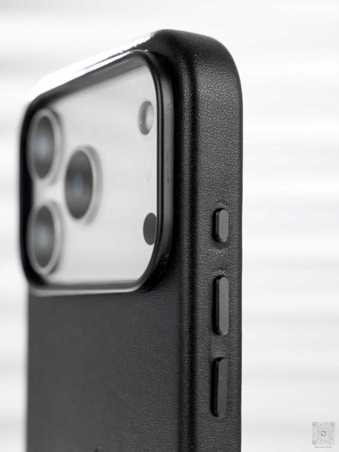Чехол для Apple iPhone 17 Pro Max черный купить,4999