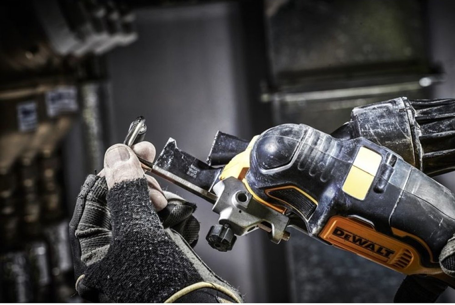 Многофункциональный инструмент DeWALT DCS356NT-XJ купить,NaN