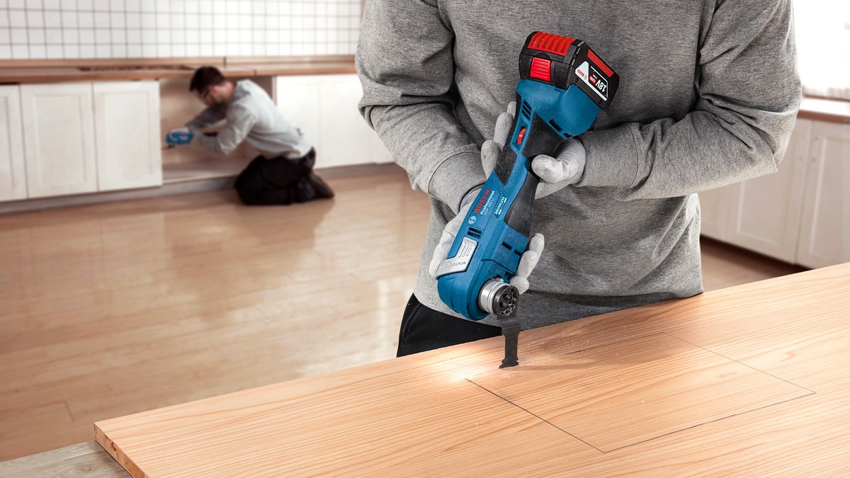 Аккумуляторный универсальный резак Bosch Professional GOP 185-LI, 06018G2020 - ForteMarket Аккумуляторный универсальный резак Bosch Professional GOP 185-LI, 06018G2020 купить,108200