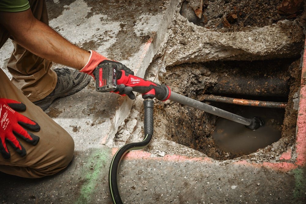 Насос погружной самовсасывающий дренажный центробежный Milwaukee M12 BSWP-0 4933479639