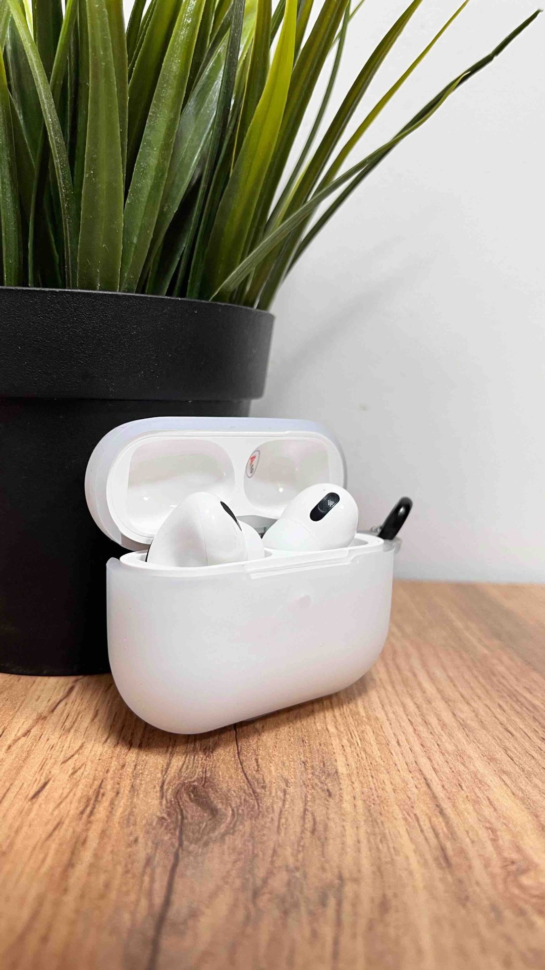 Чехол для Apple AirPods Pro, AirPods Pro 2 белый, прозрачный