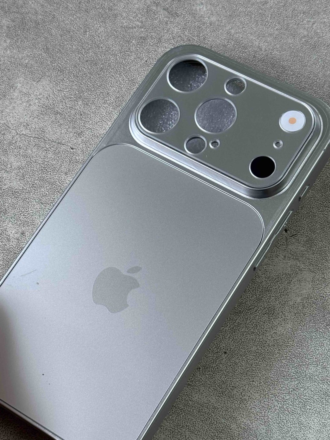 Чехол для Apple iPhone 14 Pro серебристый - ForteMarket Чехол для Apple iPhone 14 Pro серебристый купить,1299