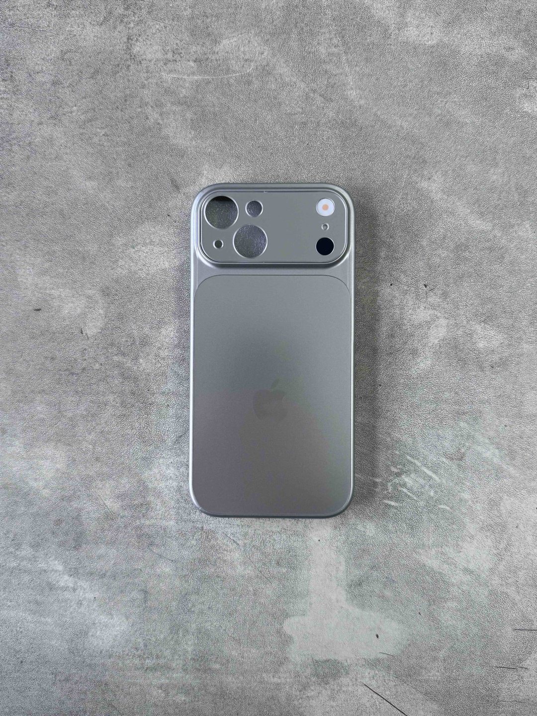 Чехол для Apple iPhone 14 серебристый купить,1299