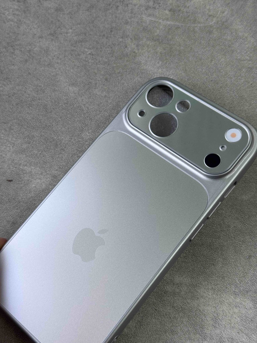 Чехол для Apple iPhone 14 серебристый купить,1299