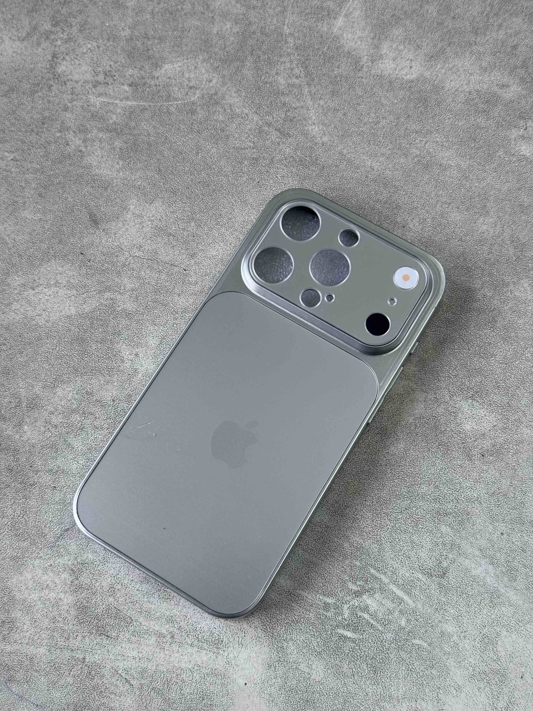 Чехол для Apple iPhone 14 Pro Max серебристый - ForteMarket Чехол для Apple iPhone 14 Pro Max серебристый купить,1299