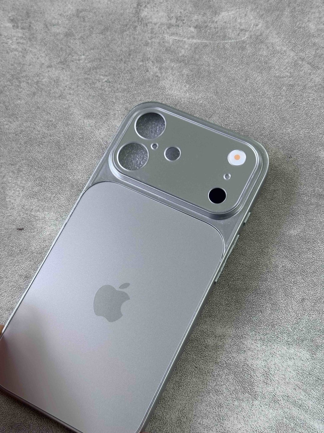 Чехол для Apple iPhone 12 серебристый купить,1500