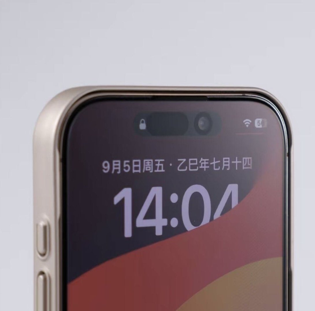 Чехол для Apple iPhone 15 Pro оранжевый купить,600