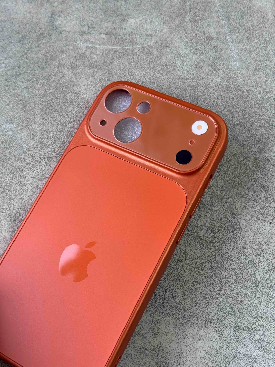 Чехол для Apple iPhone 15 оранжевый купить,1470