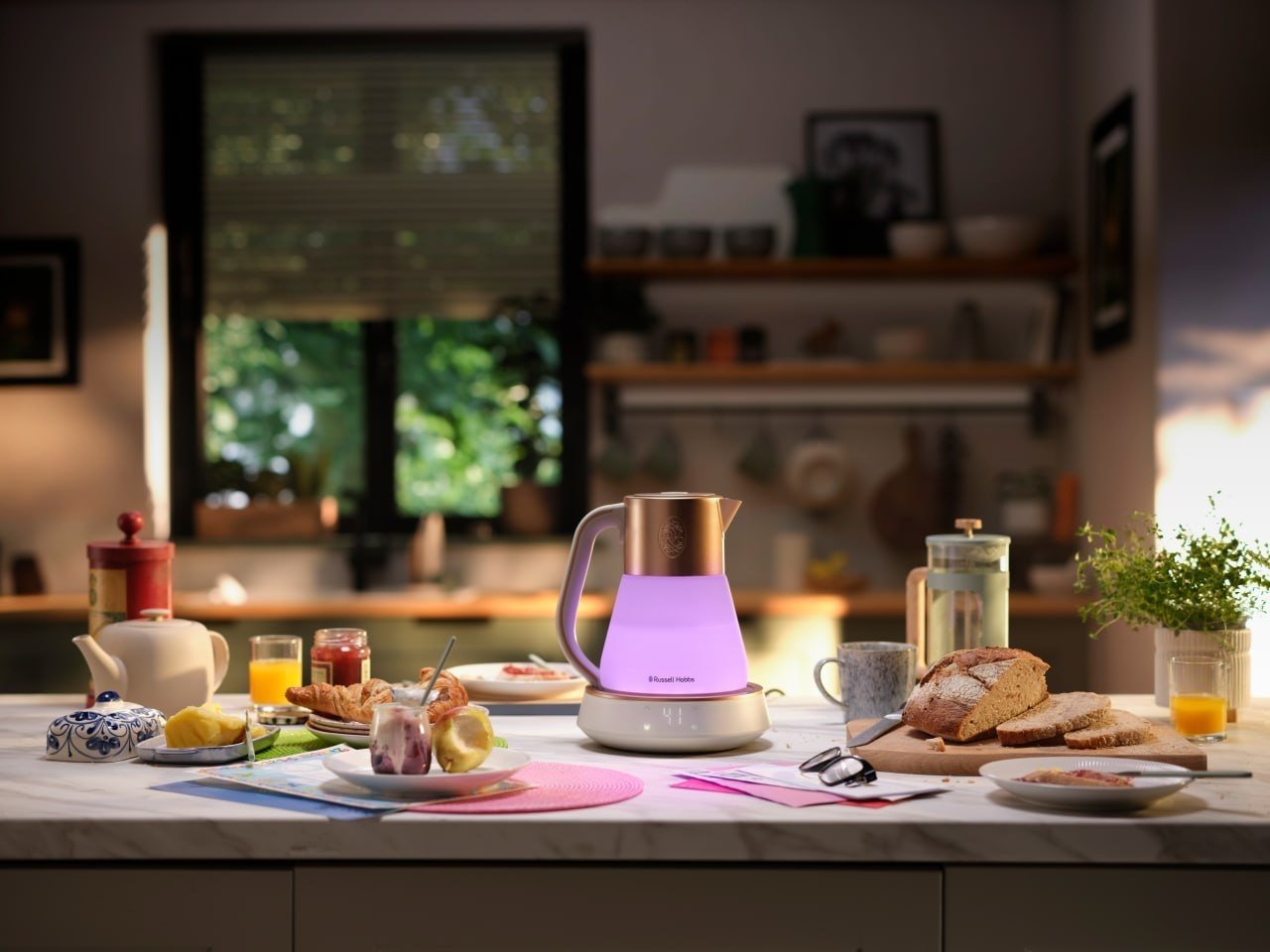 Электрочайник Russell Hobbs 27450-70 белый, медный