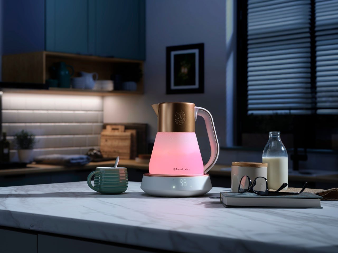 Электрочайник Russell Hobbs 27450-70 белый, медный купить,125178