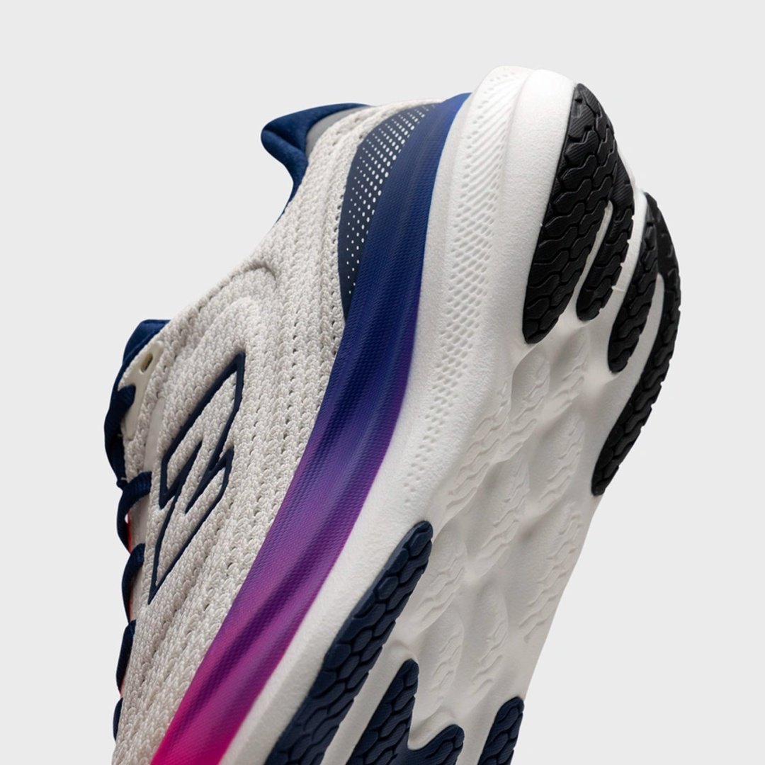 Кроссовки New Balance 1080 белый купить,146900