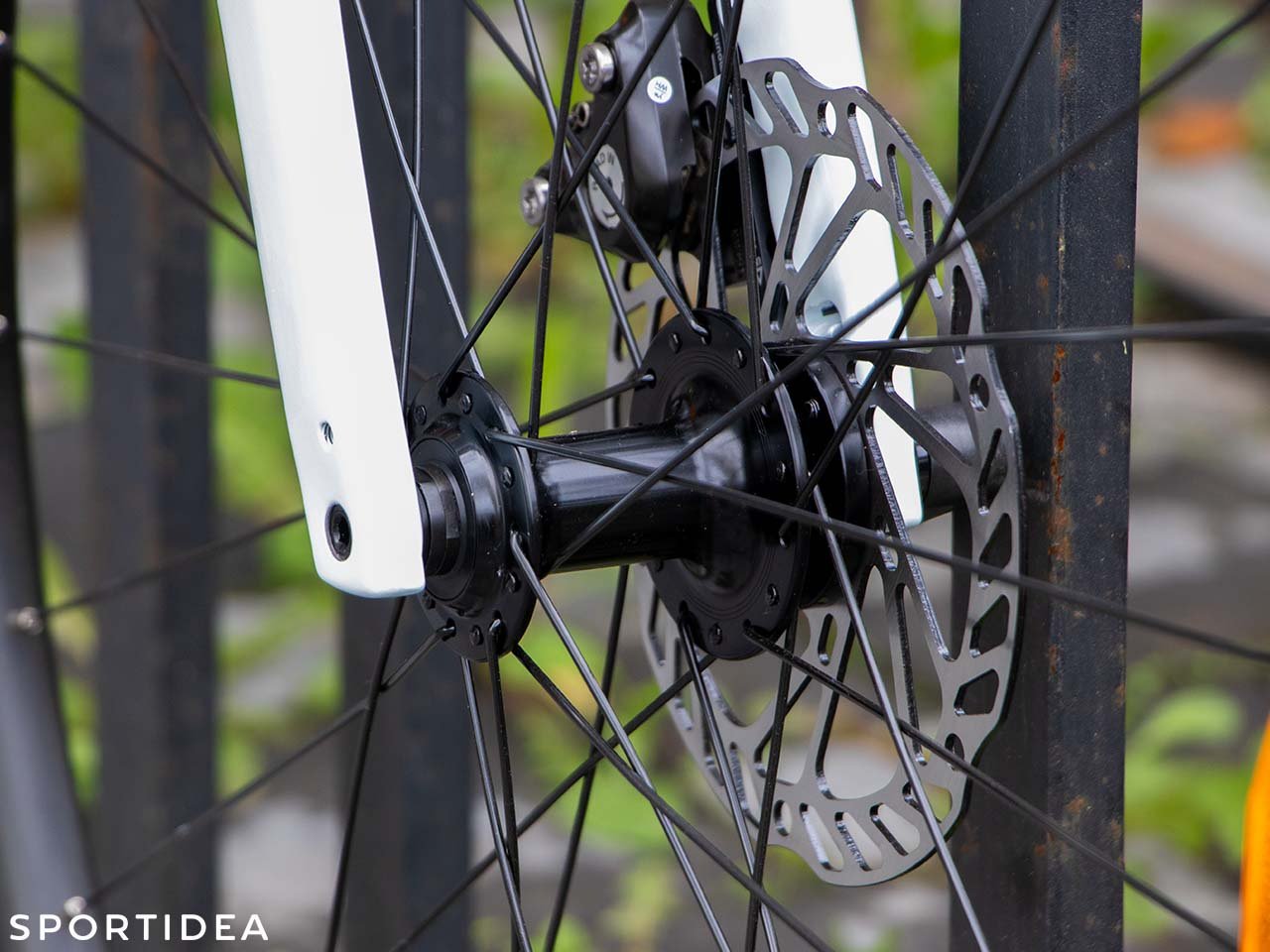 Велосипед Giant Revolt 2 2026 19.5 дюймов белый купить,NaN
