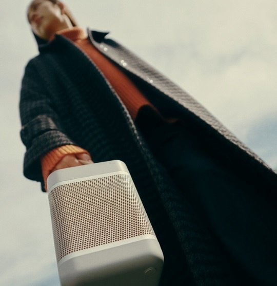 Портативная колонка Bang & Olufsen Beolit 20 золотистый - ForteMarket Портативная колонка Bang & Olufsen Beolit 20 золотистый купить,0