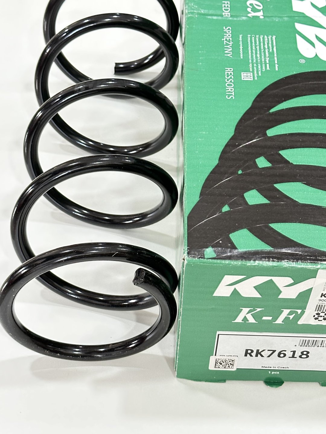 KYB пружина задней подвески RK7618