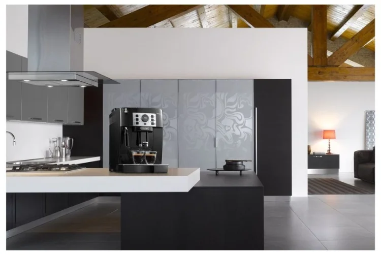 Кофемашина DeLonghi ECAM 20.110.B черная 