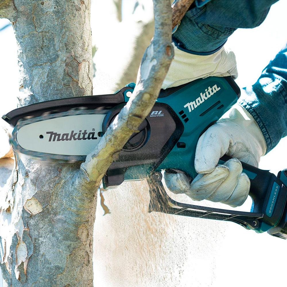 Цепная пила Makita аккумуляторная UC100DWA купить,0