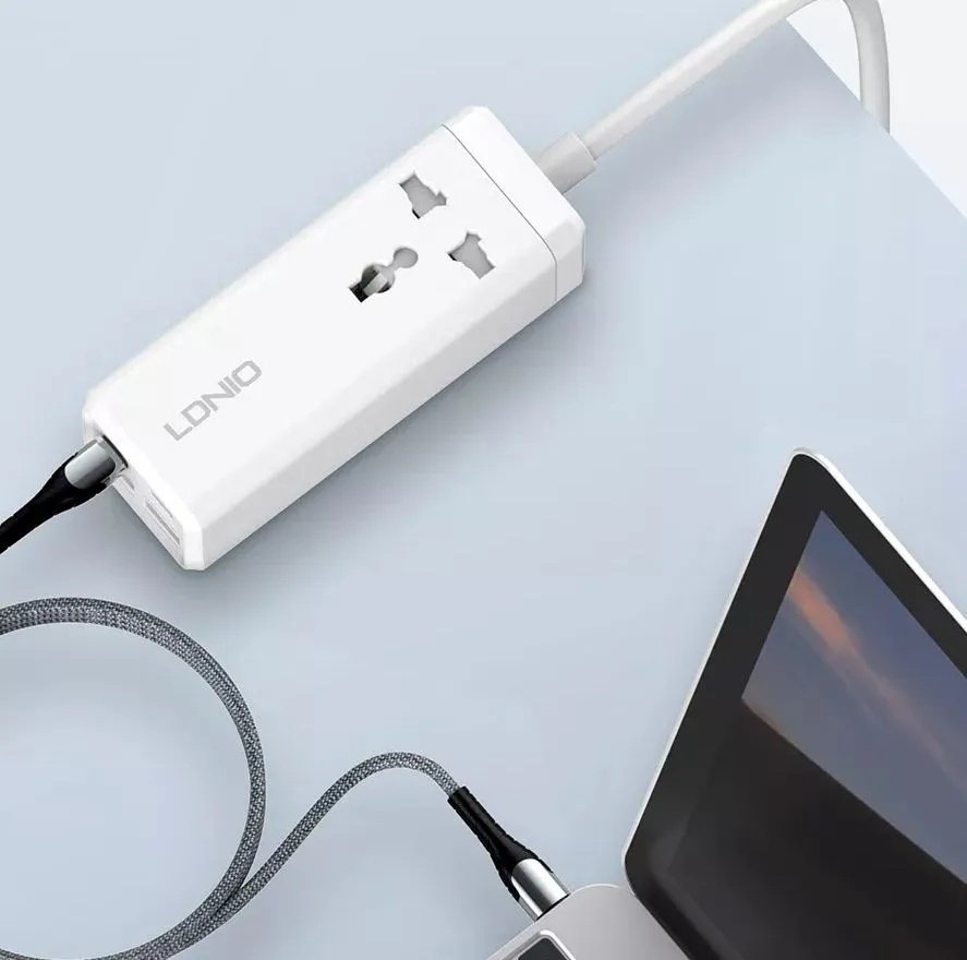 Зарядное устройство LDNIO SC1418 EU белый