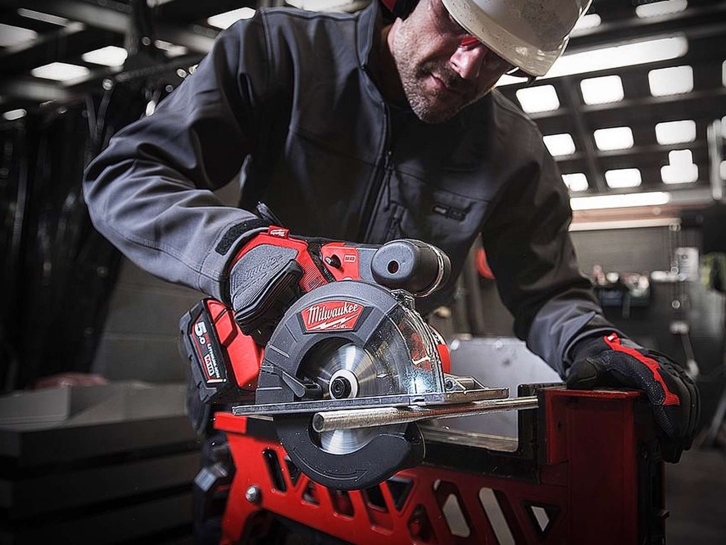 Дисковая пила Milwaukee M18 FMCS-0X 4933459192, аккумуляторная - ForteMarket Дисковая пила Milwaukee M18 FMCS-0X 4933459192, аккумуляторная купить,0